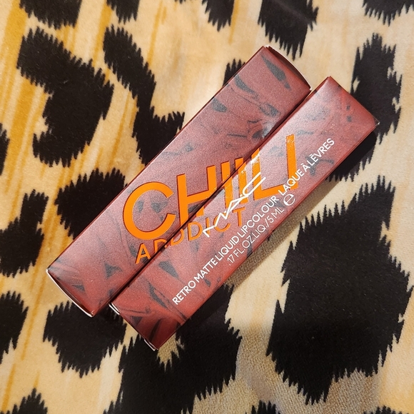 MAC - Retro Matte Liquid Lip Color 0.17 OZ - CHILI ADDICT 135 - Picture 4 of 4